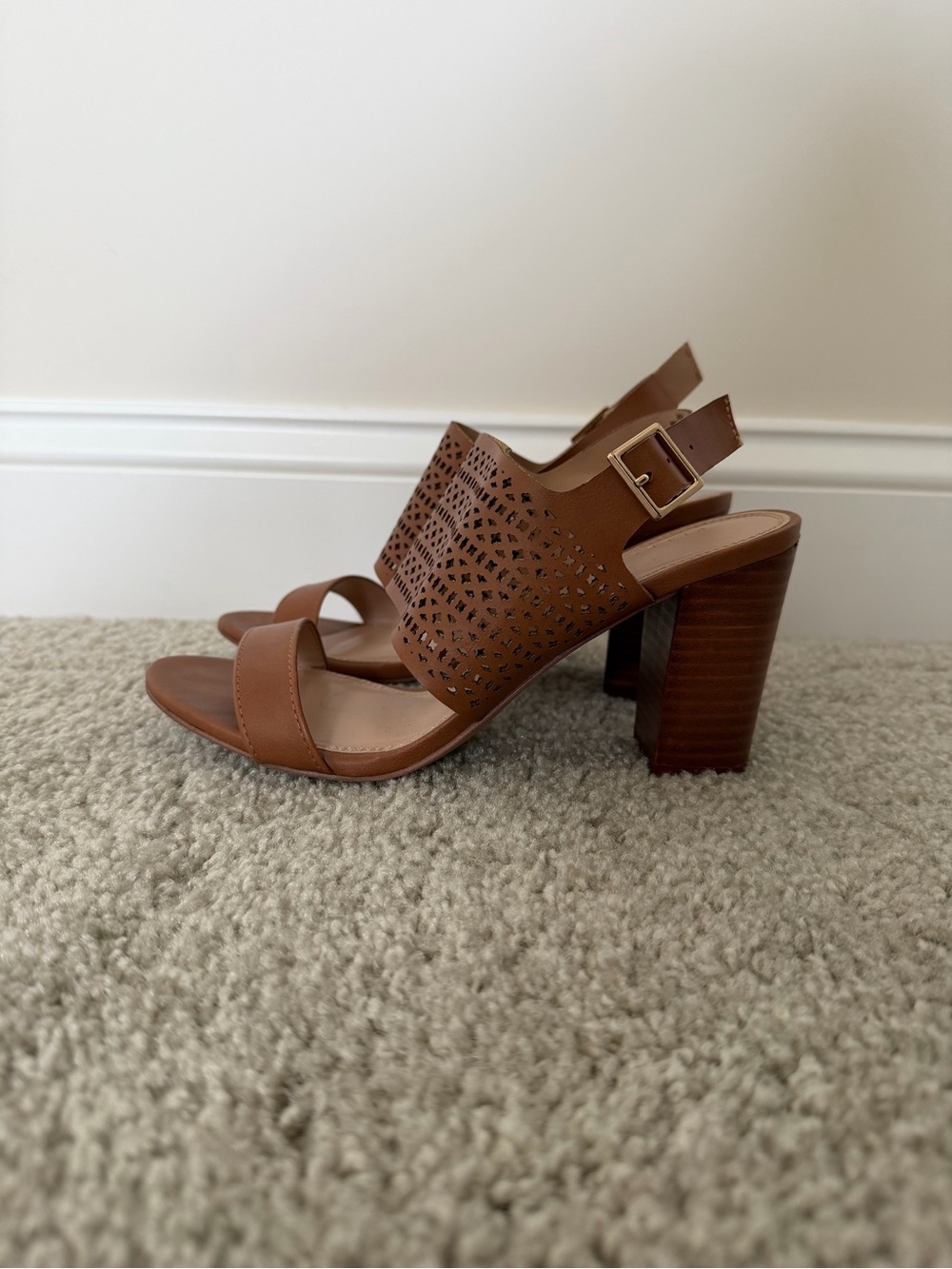 Kelly & Katie cognac/brown 3.5 inch heeled sandals size 7